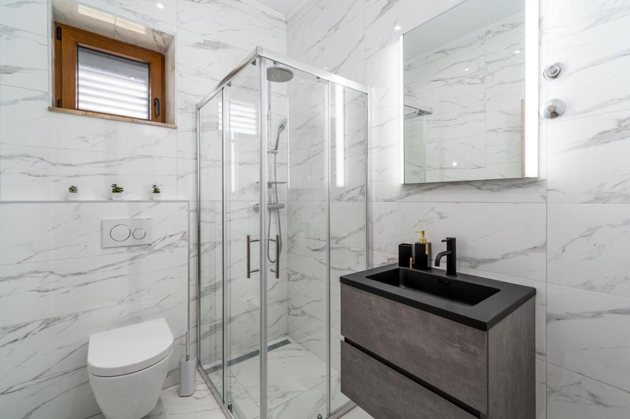 New! Promina Luxury Villa With 72Sqm Heated Pool, Jacuzzi, Infrared Sauna, Tennis Court, Media Room Bogatić Exteriér fotografie