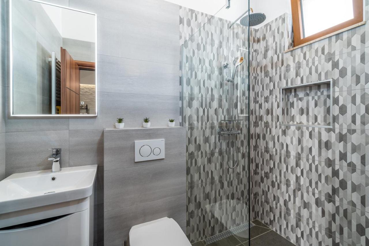New! Promina Luxury Villa With 72Sqm Heated Pool, Jacuzzi, Infrared Sauna, Tennis Court, Media Room Bogatić Exteriér fotografie