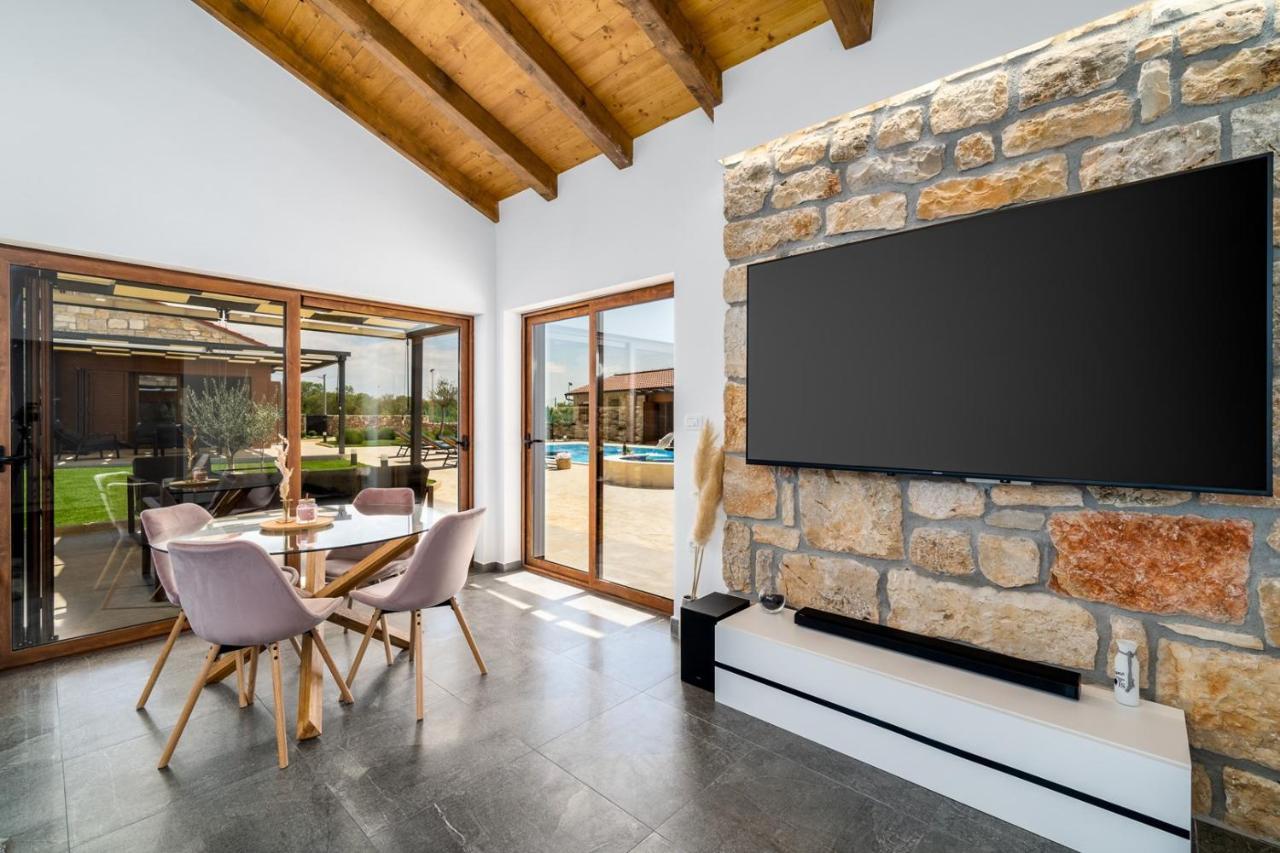 New! Promina Luxury Villa With 72Sqm Heated Pool, Jacuzzi, Infrared Sauna, Tennis Court, Media Room Bogatić Exteriér fotografie