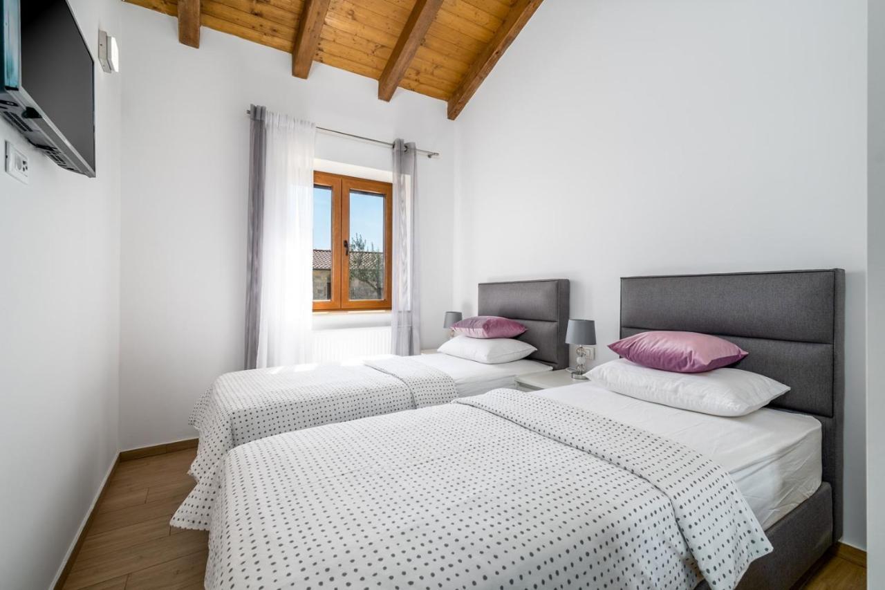 New! Promina Luxury Villa With 72Sqm Heated Pool, Jacuzzi, Infrared Sauna, Tennis Court, Media Room Bogatić Exteriér fotografie